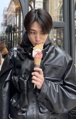 Bên kia tường là trái tim anh