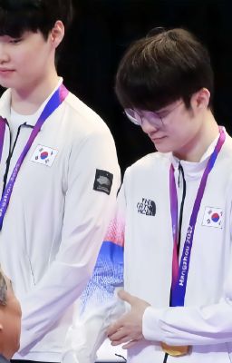 Choker - Qua Khung Cửa Sổ