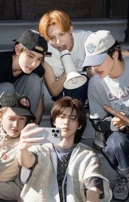 Đám trẻ nơi góc phố