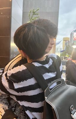 Mưa đã tạnh, và em ở đây rồi. Hãy tới ôm em đi!