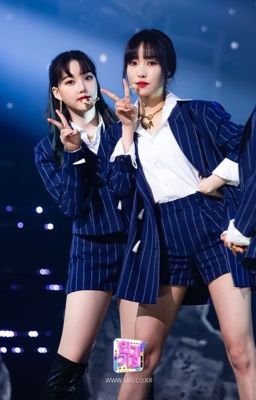 [Yeju]  Two parallel lines.  ( Yuju-Yerin)